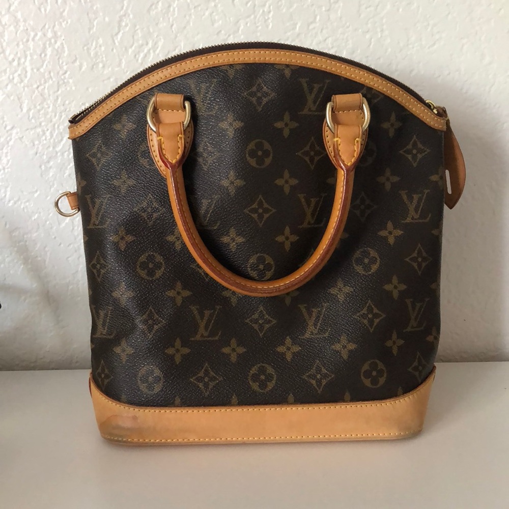 Louis Vuitton purse reserved